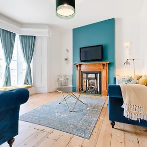 https://ty-calon-luxury-4-bed-townhouse-in-the-heart-of-trendy.cardiffhotelswales.com
